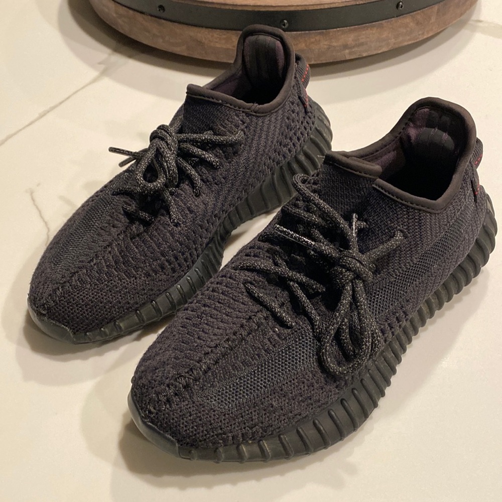 YEEZY MENS Size 6. EUC. No box.